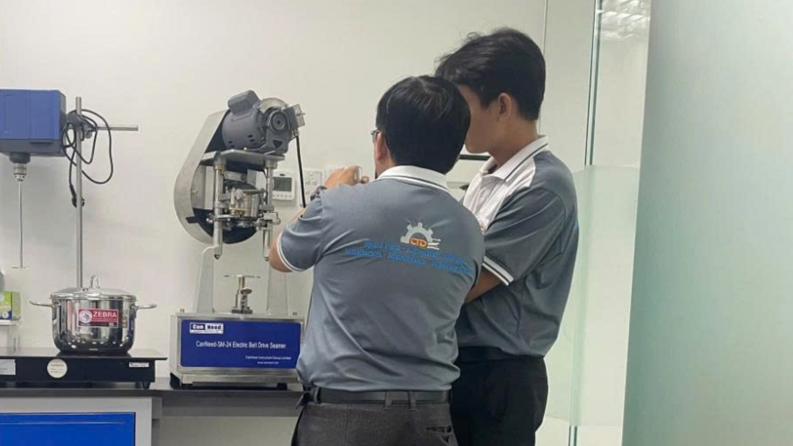 Chuyên gia Mr Vinh training thiết bị Canneed
